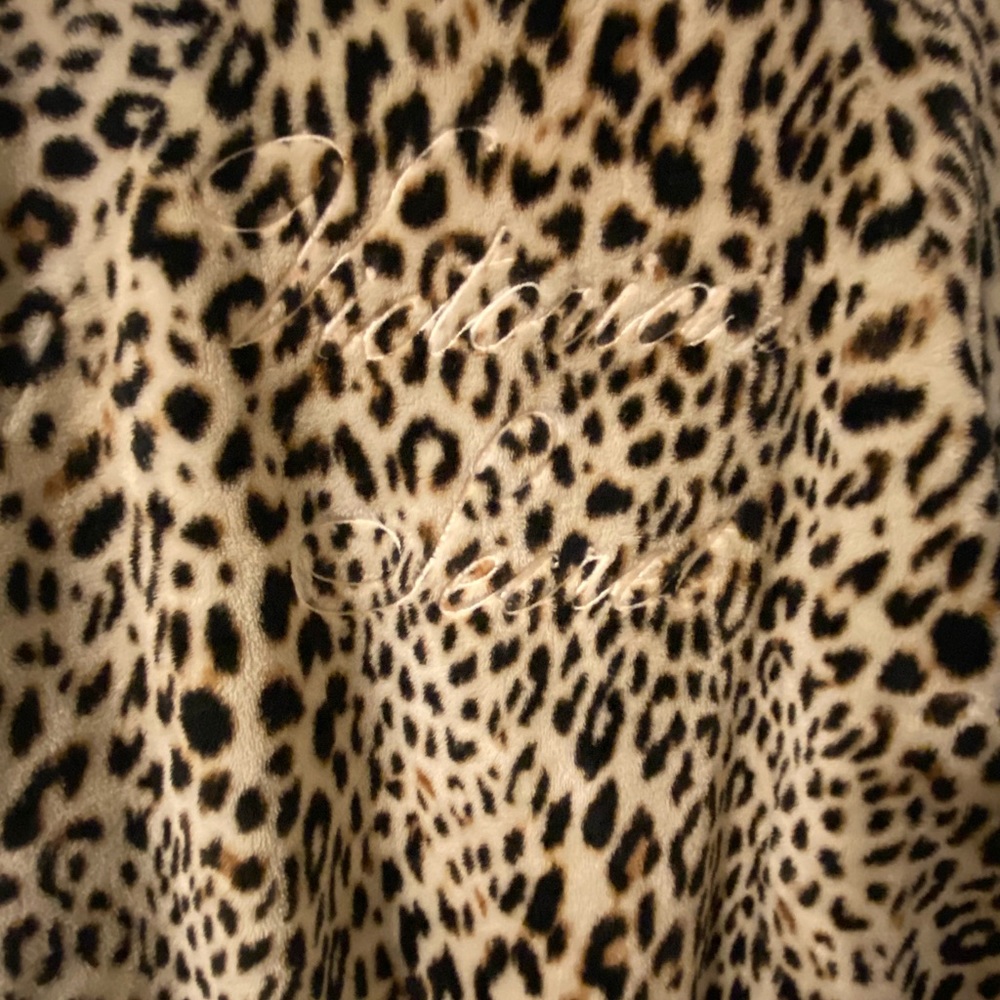 Victoria Secret Robe - Picture 2 of 4
